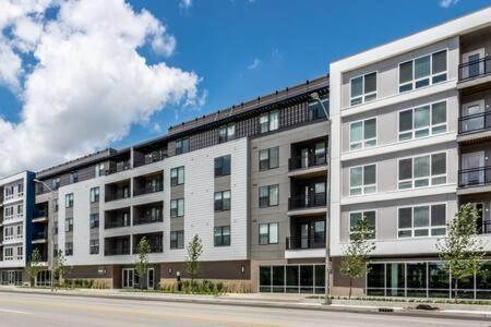 Explore Cozysuites Indy From An Urban Oasis In Market East Indianapolis Exterior photo